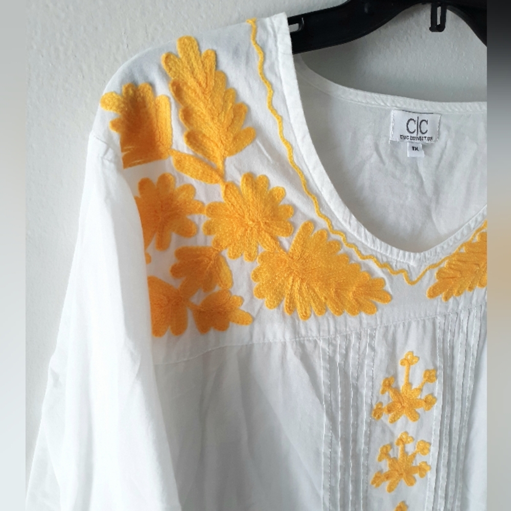 Chic Connection Embroidered Blouse - Picture 2 of 5